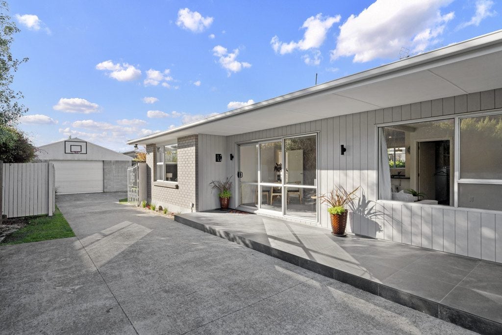 2/1 LEONARD PLACE, Saint Martins, Christchurch - Carousel 1