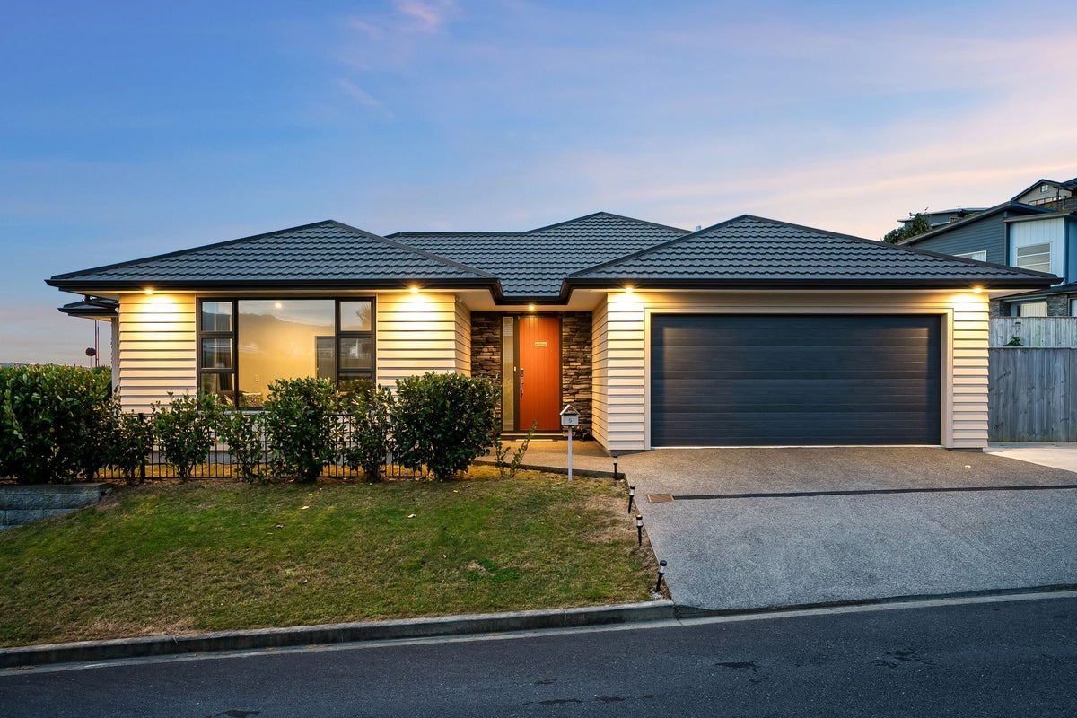 5 Waitaria Terrace, Aotea, Porirua - Carousel 1