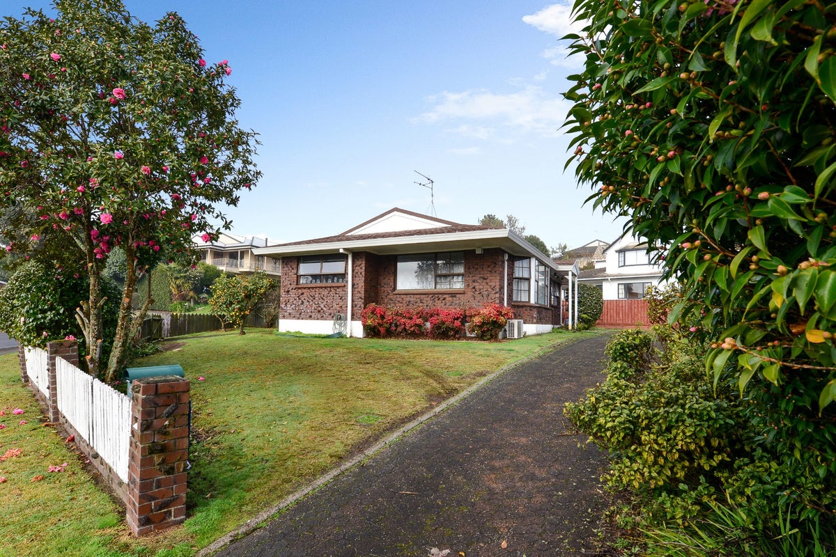 43A Sheridan Crescent, Leamington, Cambridge - Carousel 1