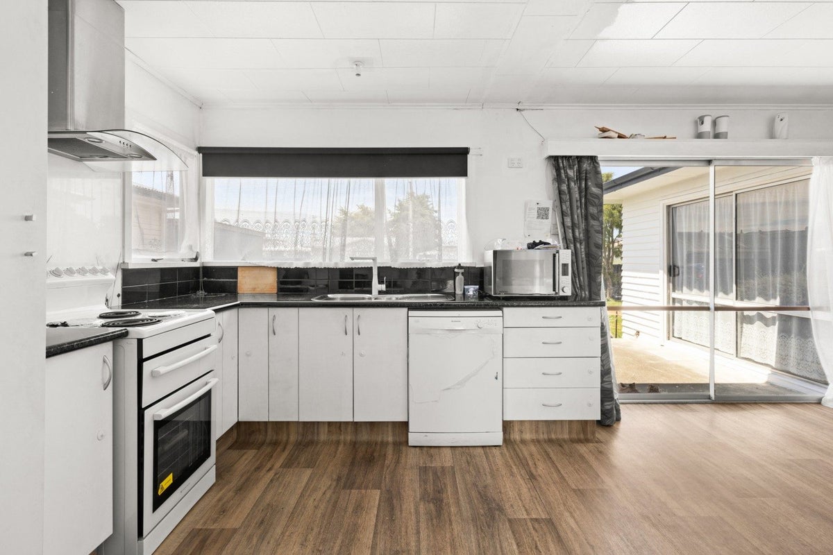 525 Lowe Street, Camberley, Hastings - Carousel 2