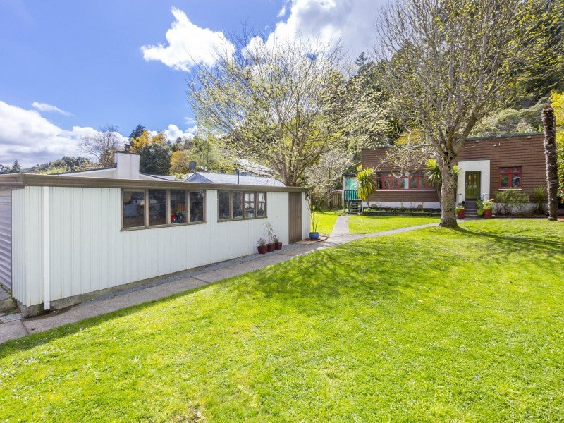 7 Elmslie Road, Pinehaven, Upper Hutt - Carousel 2