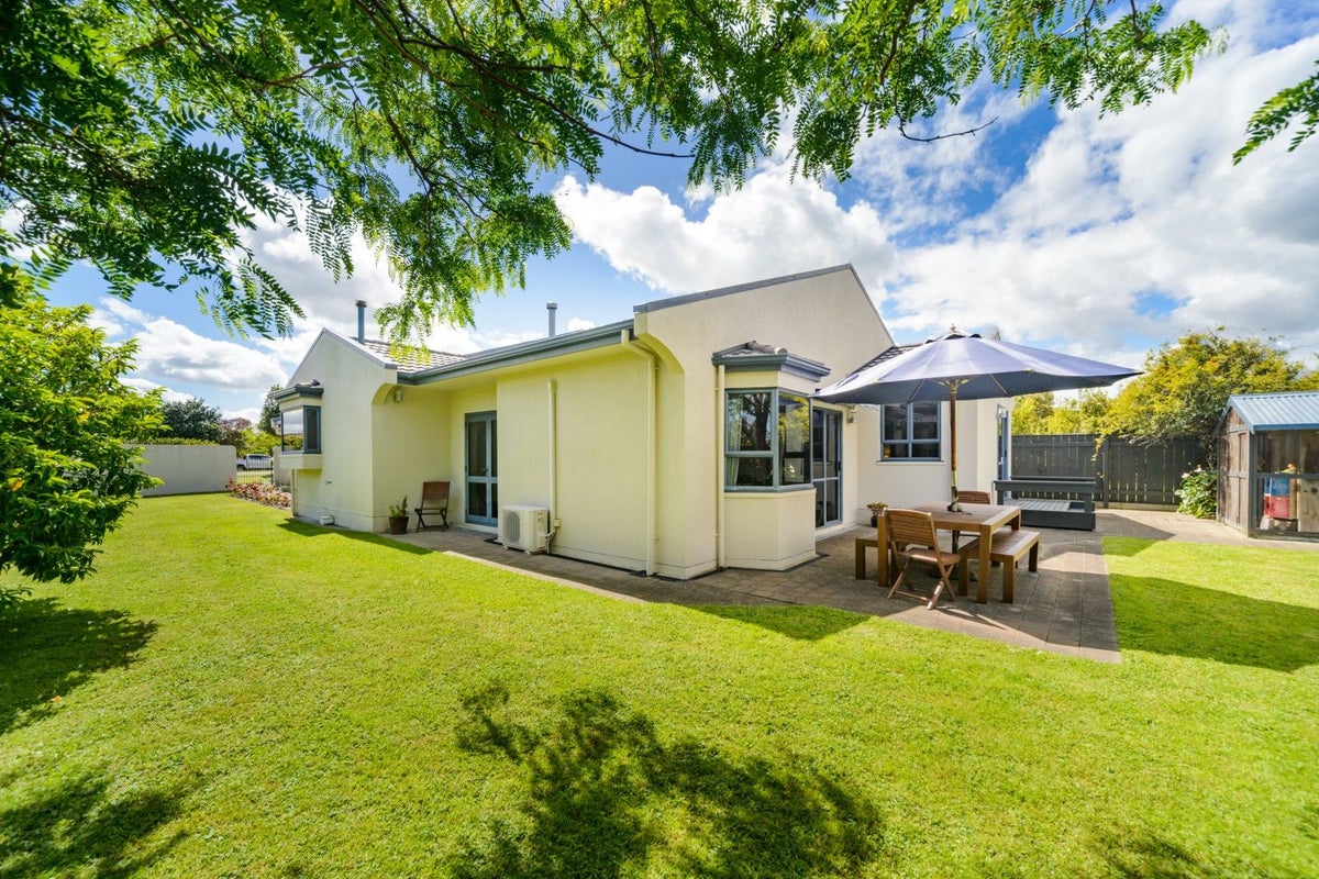 100 Summerhill Drive, Fitzherbert, Palmerston North - Carousel 2