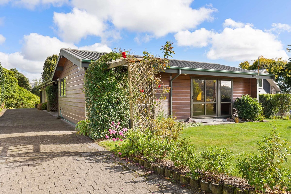 3 Mokoia Drive, Tihiotonga, Rotorua - Carousel 1