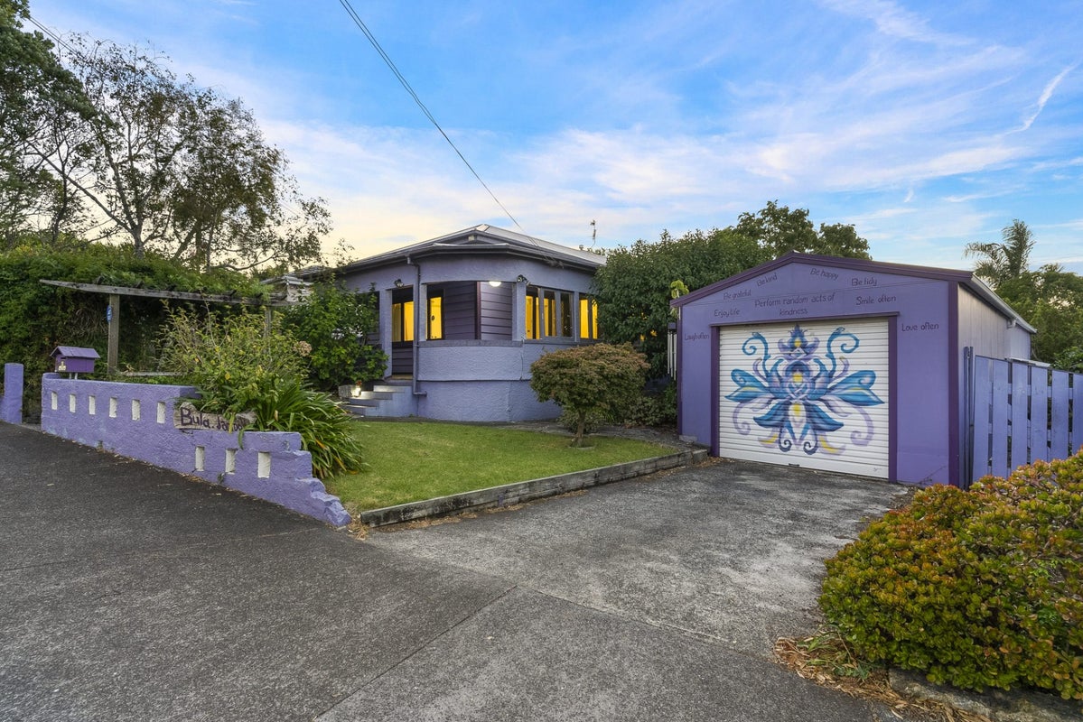 10 School Road, Morningside, Auckland - Carousel 1