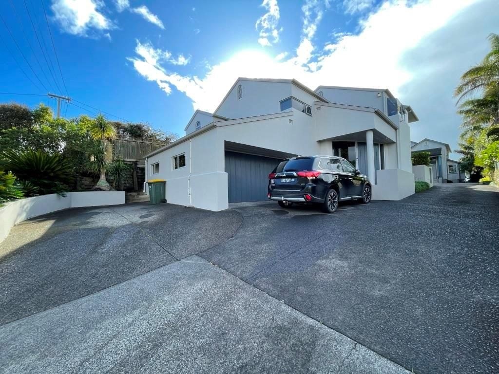 1/109 Churchill Road, Murrays Bay, Auckland - Carousel 1