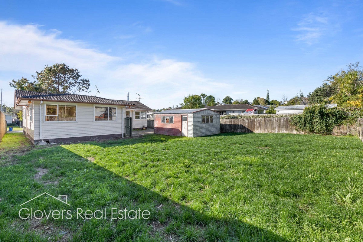 40 Castleford Street, Green Bay, Auckland - Carousel 2