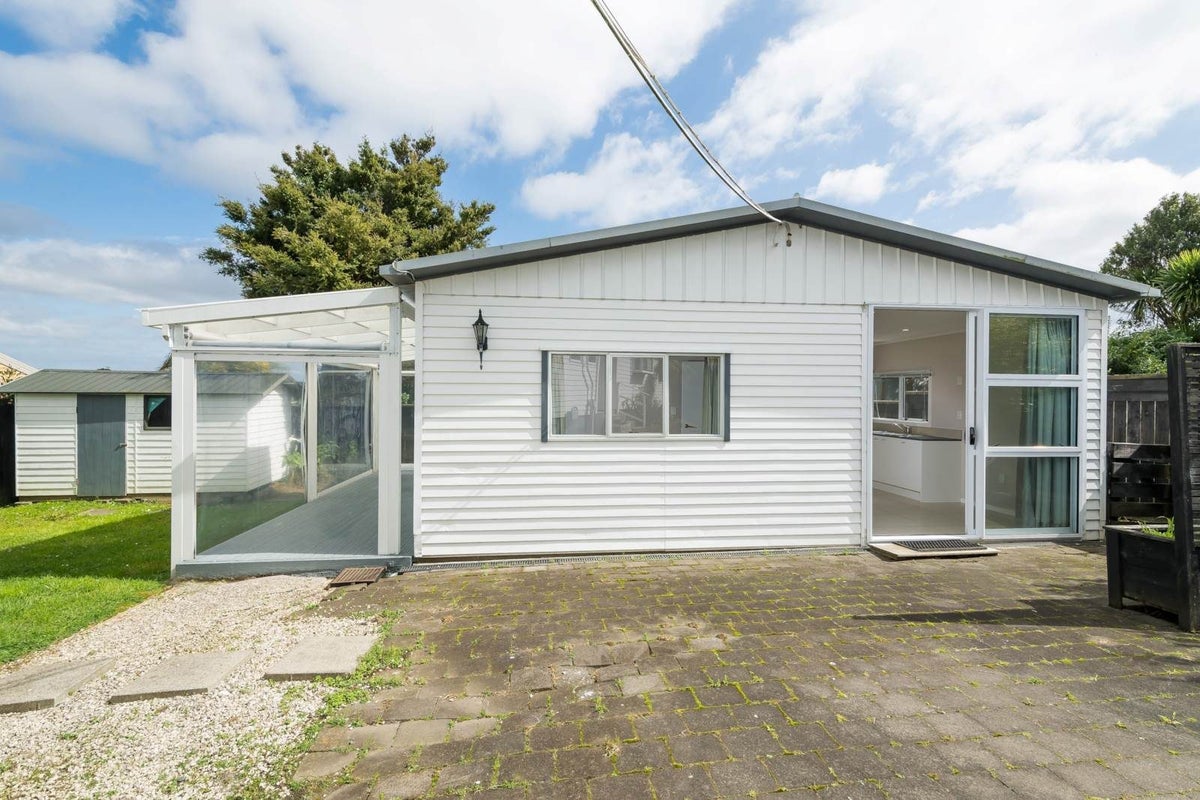 18 Webb Place, Forrest Hill, Auckland - Carousel 1