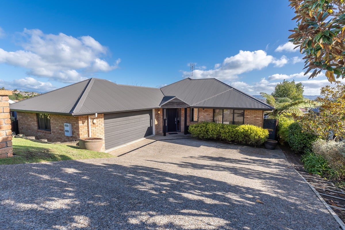 15 Tironui Terrace, Western Heights, Hamilton - Carousel 2