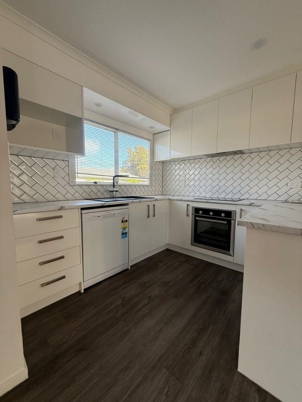 4 Lickfold Lane, Pukete, Hamilton - Carousel 2