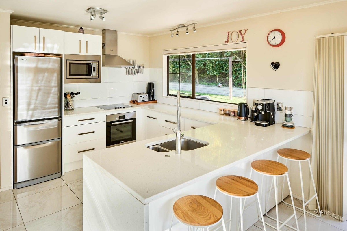 16 Saint Aidans Way, Tawa, Wellington - Carousel 2