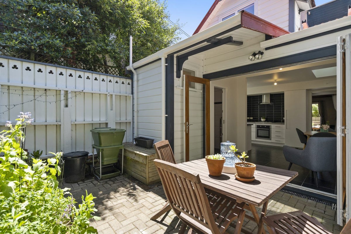 47 Hankey Street, Mount Cook, Wellington - Carousel 2
