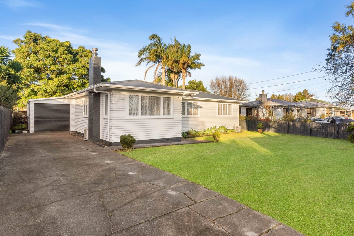 10 Salas Place, Papakura, Papakura - Carousel 2