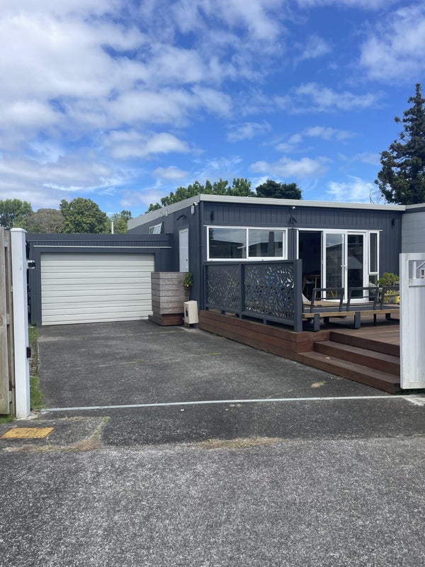 2/4 Cruickshank Crescent, Meadowbank, Auckland - Carousel 1