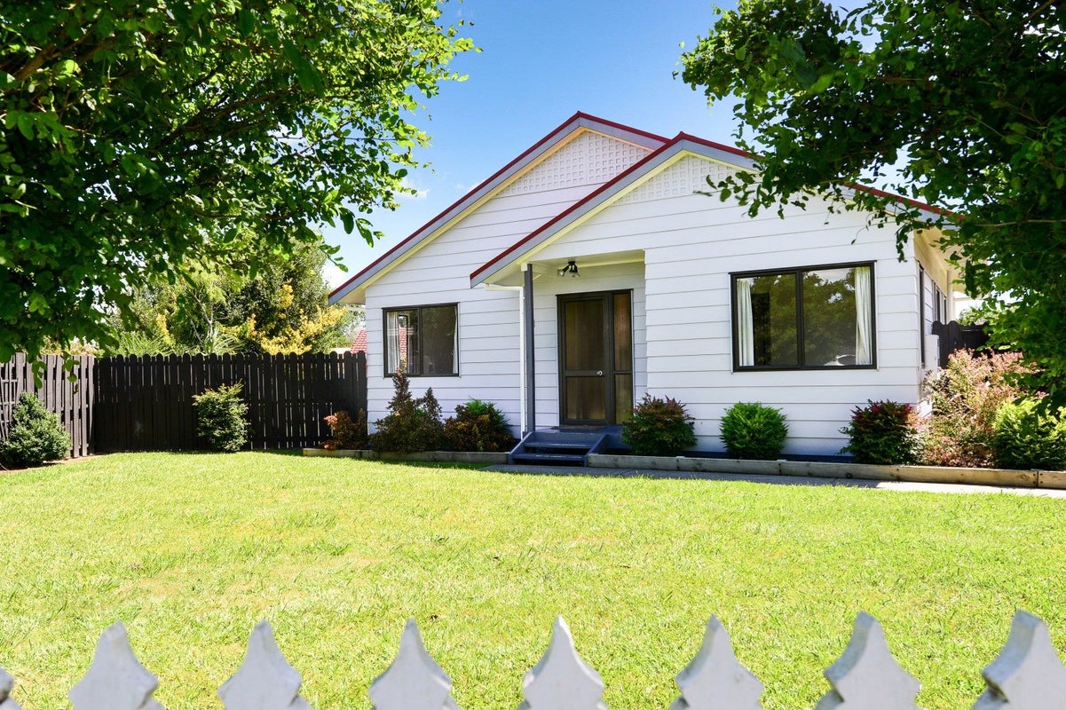 4 Dixon Road, Fitzroy, Hamilton - Carousel 2