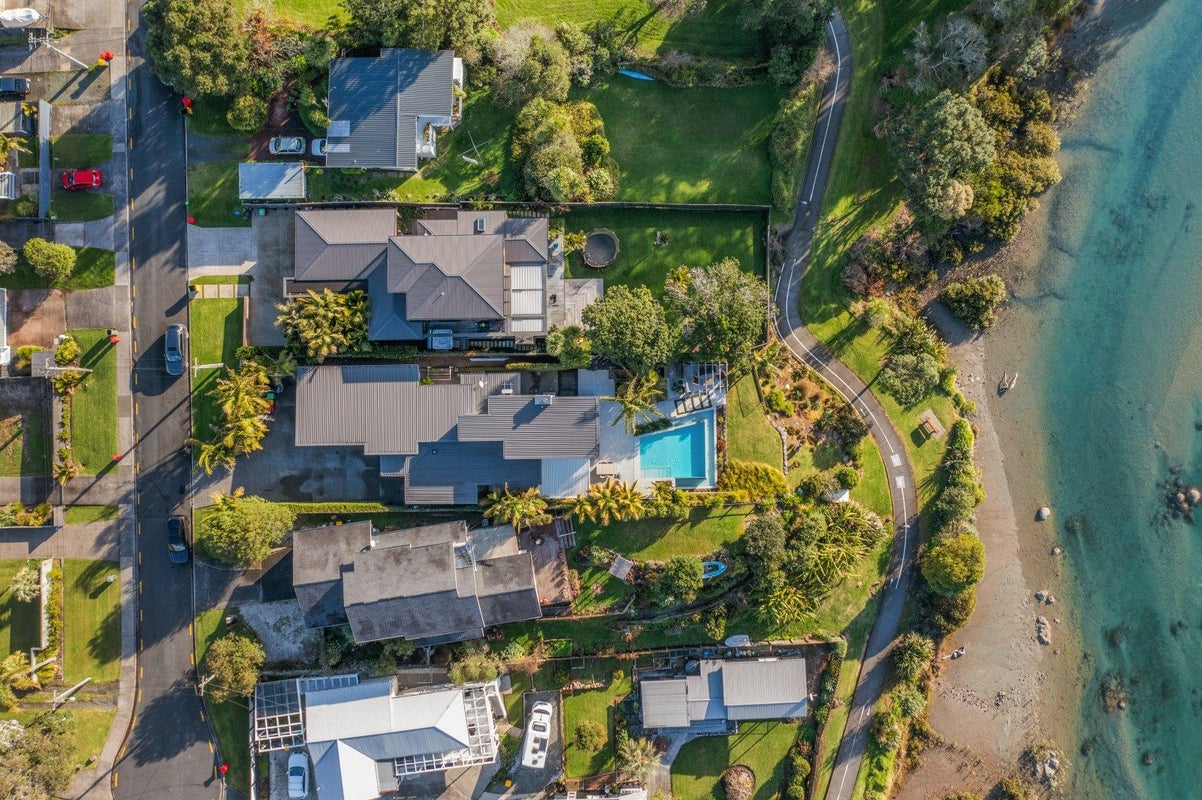 54 Pohutukawa Avenue, Red Beach, Red Beach - Carousel 24