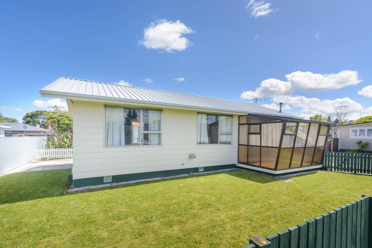 7 Seaforth Avenue, Milson, Palmerston North - Carousel 1