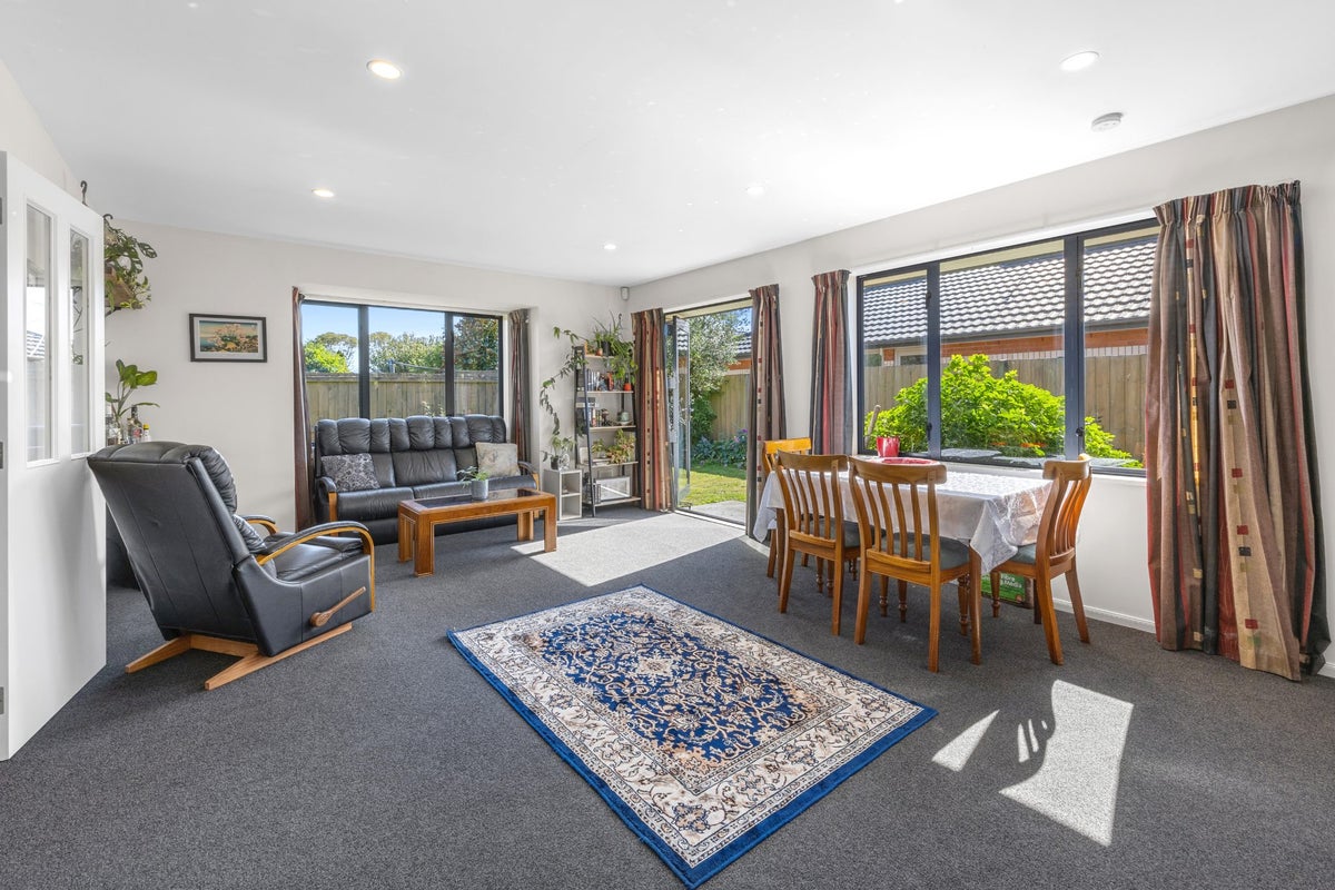 6 Sheraton Place, Redwood, Christchurch - Carousel 1