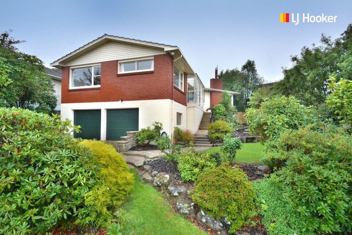 15 Pioneer Crescent, Helensburgh, Dunedin - Carousel 1