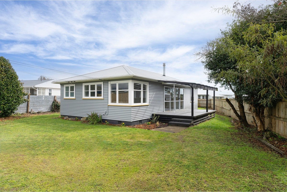 17 Bartholomew Road, Levin, Levin - Carousel 1