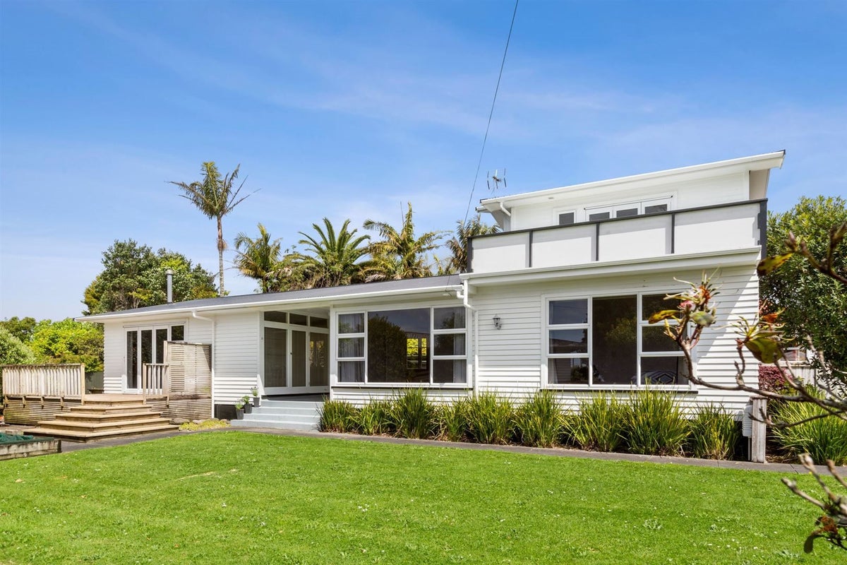 28 Budleigh Street, Frankleigh Park, New Plymouth - Carousel 1