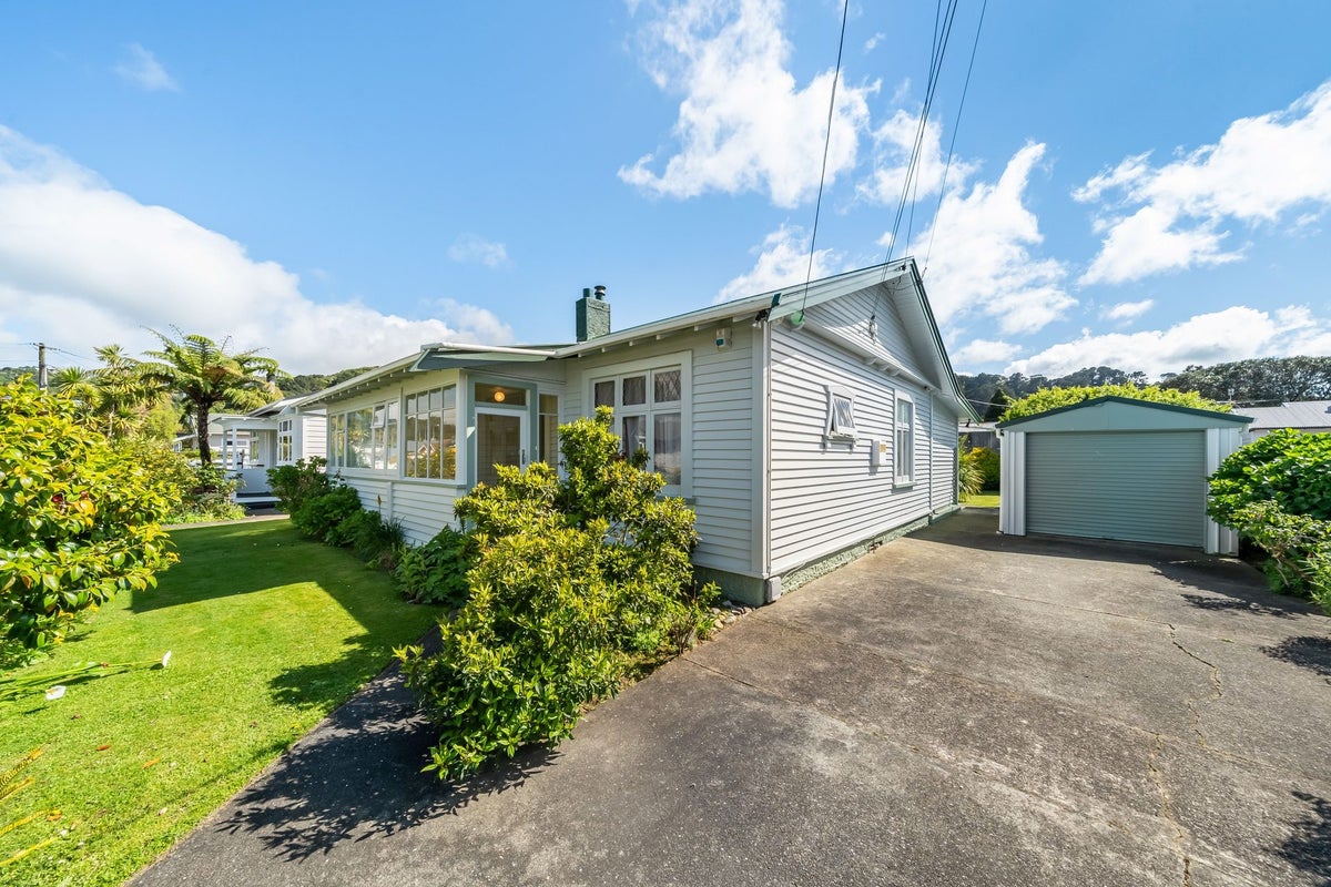 19 Hume Street, Alicetown, Lower Hutt - Carousel 1