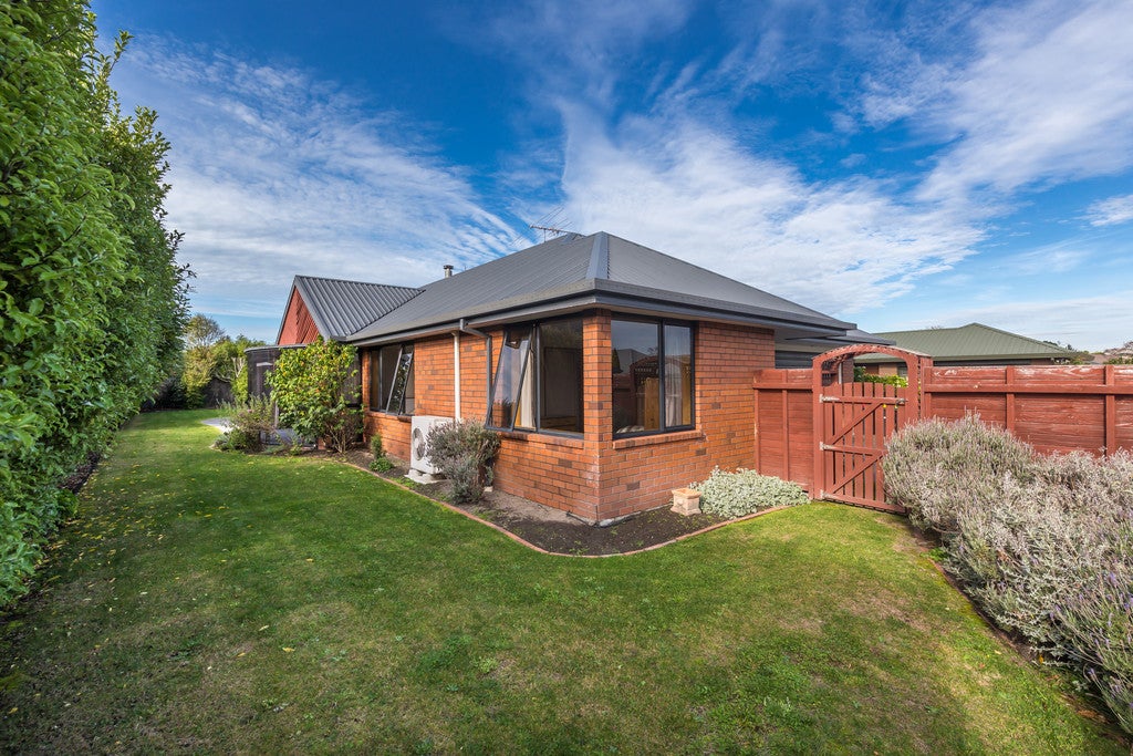 20 Giles Place, Shirley, Christchurch - Carousel 2