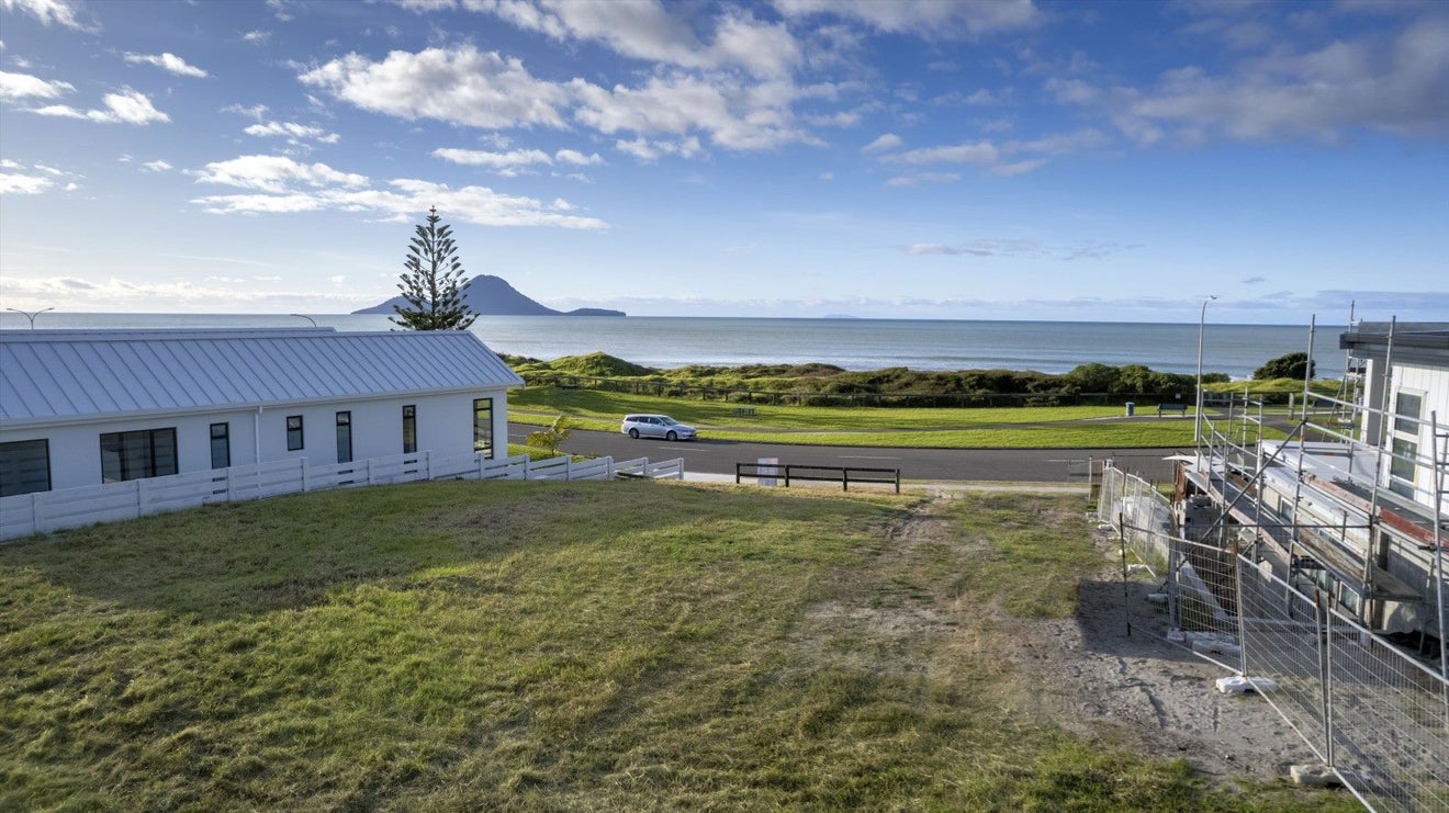 18 Pacific Parade, Coastlands, Whakatane - Carousel 2