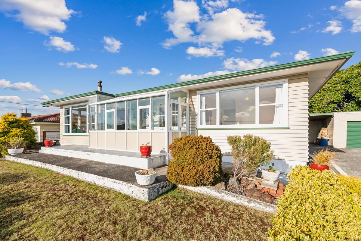 8 Francis Road, Paraparaumu Beach, Paraparaumu - Carousel 1