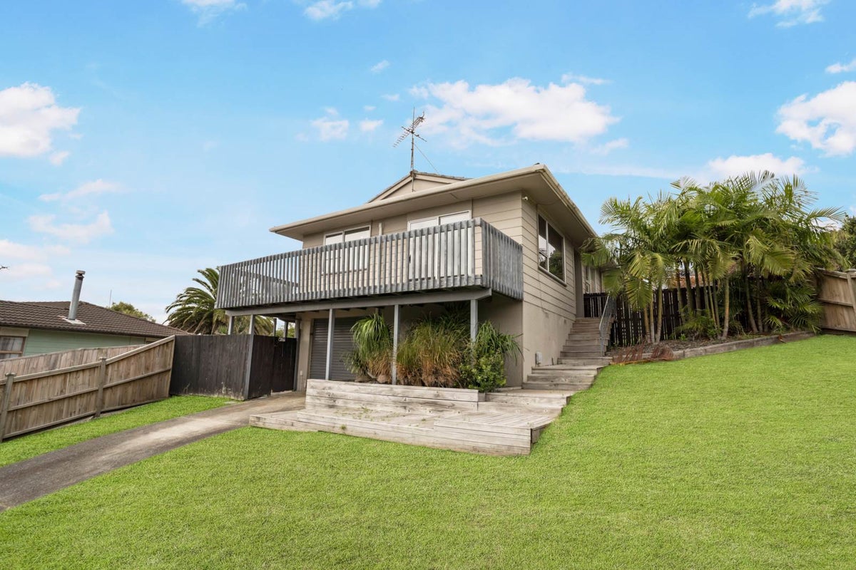 9 Spinella Drive, Bayview, Auckland - Carousel 1