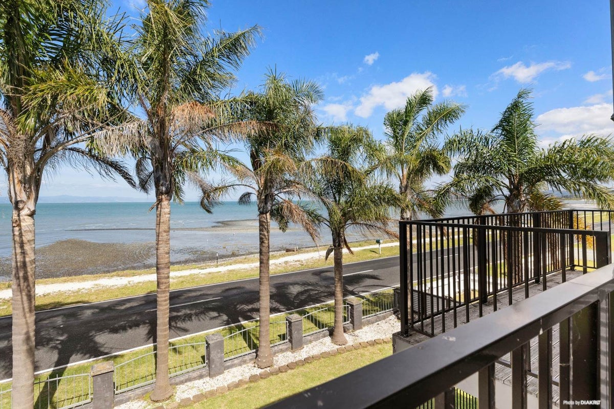 889 East Coast Road, KAIAUA, MIRANDA - Carousel 1
