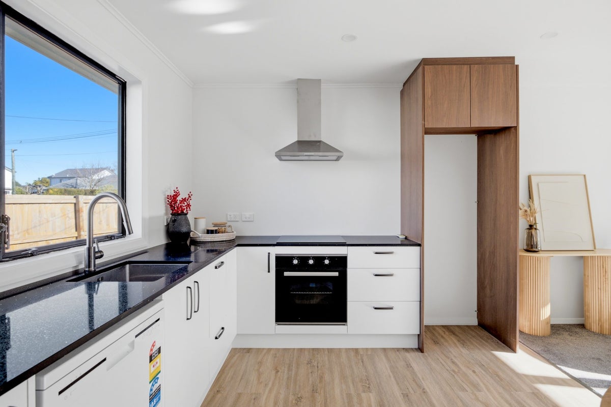 14 Ealing Street, Northcote, Christchurch - Carousel 1