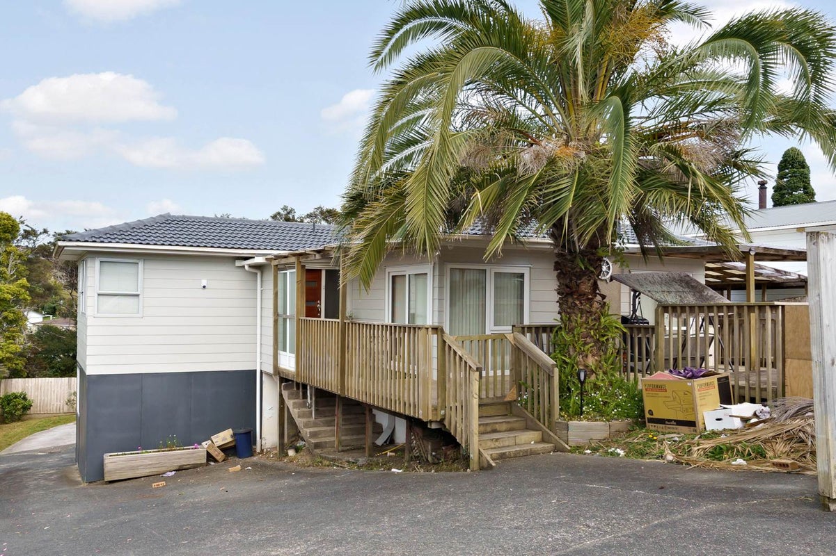 19 Cheval Drive, Totara Vale, Auckland - Carousel 1