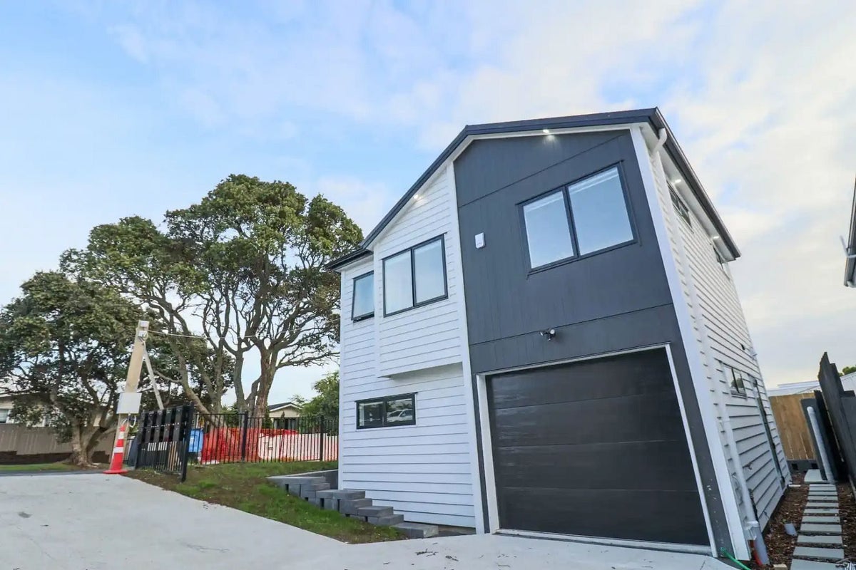 27C Lynbrooke Avenue, Blockhouse Bay, Auckland - Carousel 1