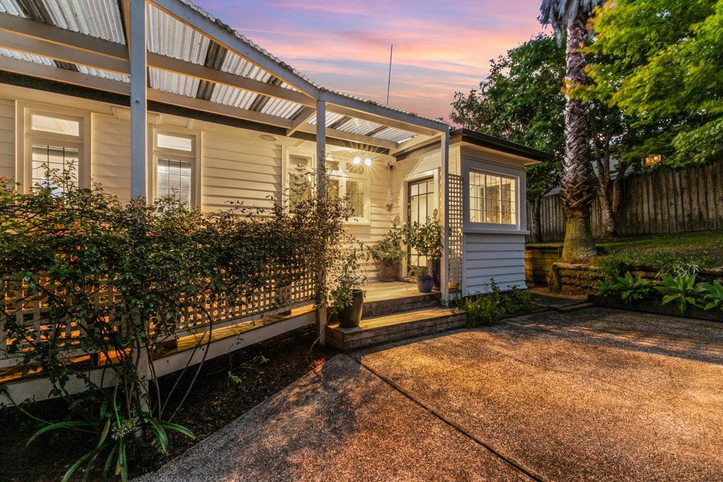 36 Springtime Crescent, Stanmore Bay, Whangaparaoa - Carousel 2