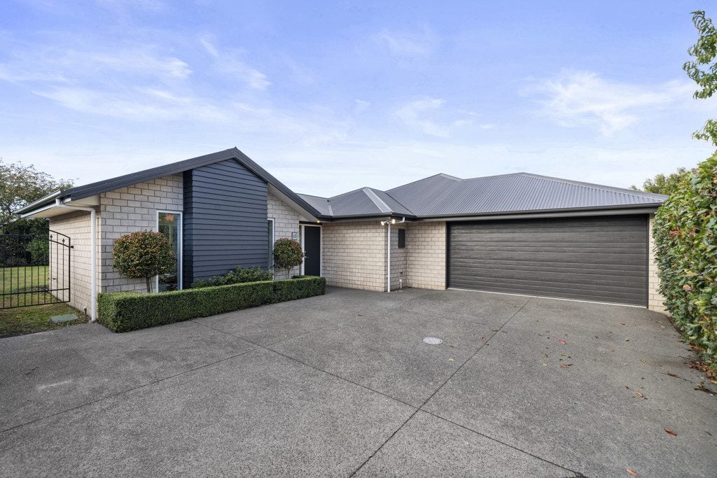 14 Donovan Place, Aidanfield, Christchurch - Carousel 1