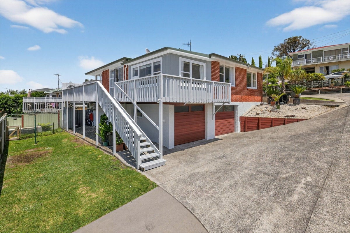 2 Fern Way, Brookfield, Tauranga - Carousel 1