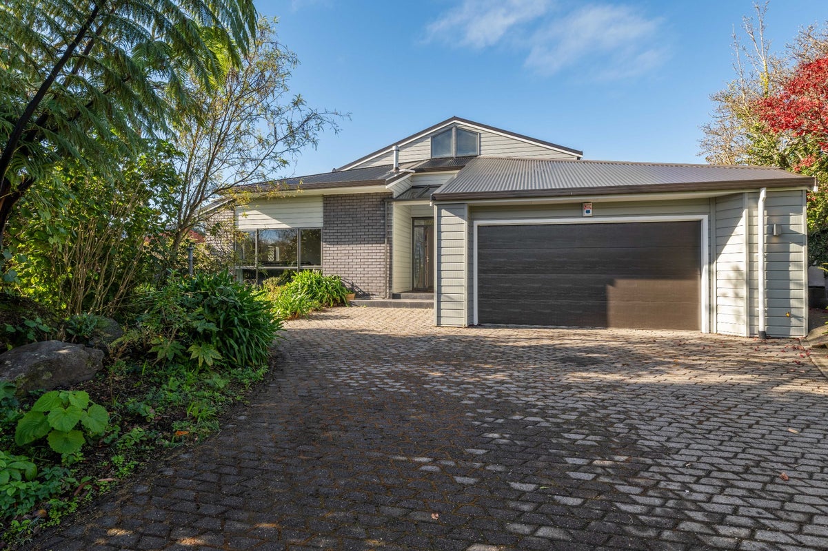 64 Karina Road, Merrilands, New Plymouth - Carousel 2