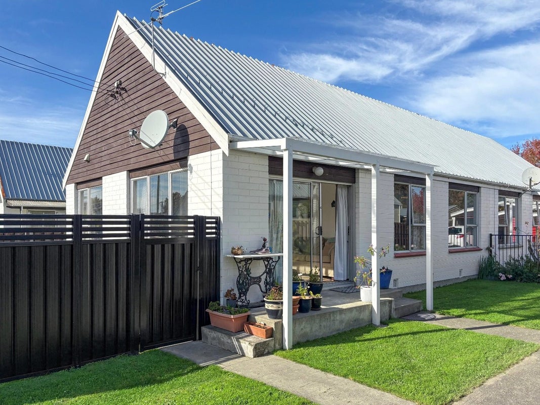 4/12 Keoghs Lane, St Albans, Christchurch - Carousel 1