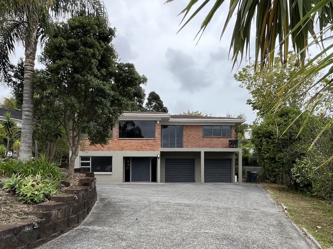 5 Anchor Place, Beach Haven, Auckland - Carousel 1