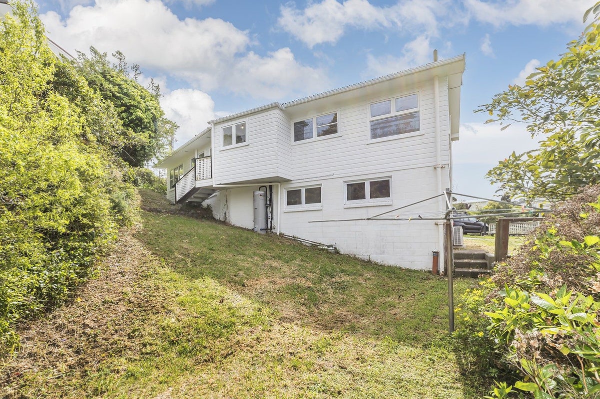 9 Blandford Way, Newlands, Wellington - Carousel 1