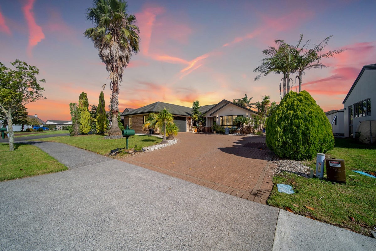 11 Crannich Place, Wattle Downs, Auckland - Carousel 1