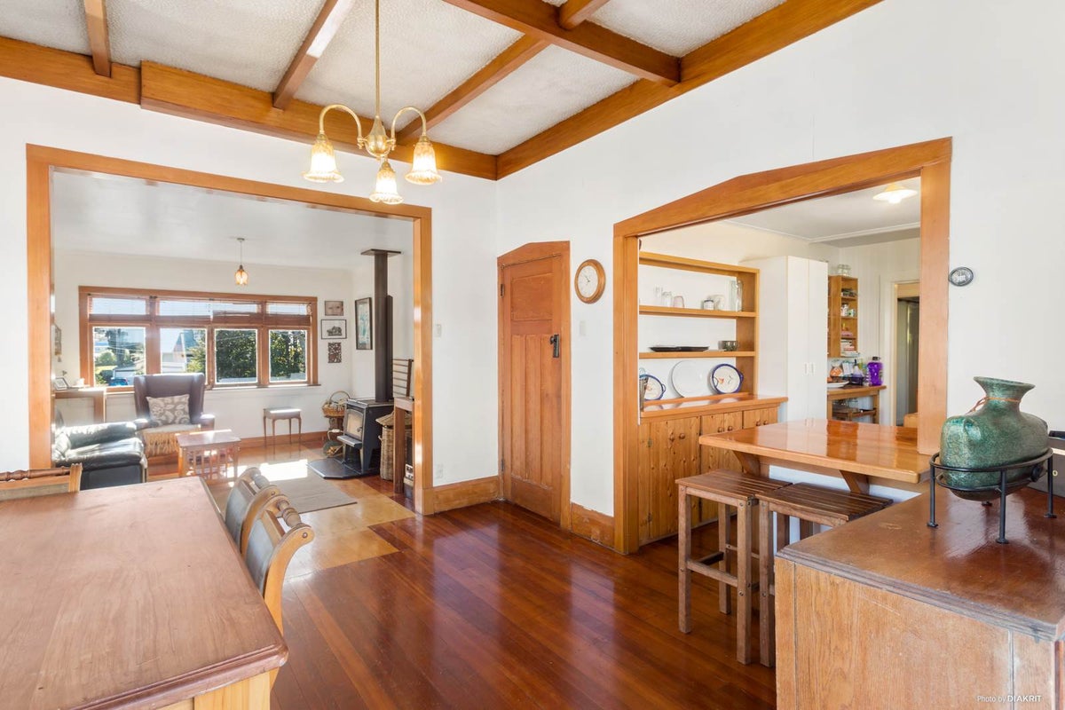 2 Oak Street, Royal Oak, Auckland - Carousel 2