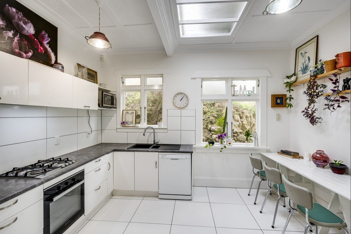 8 France Road, Bluff Hill, Napier - Carousel 2