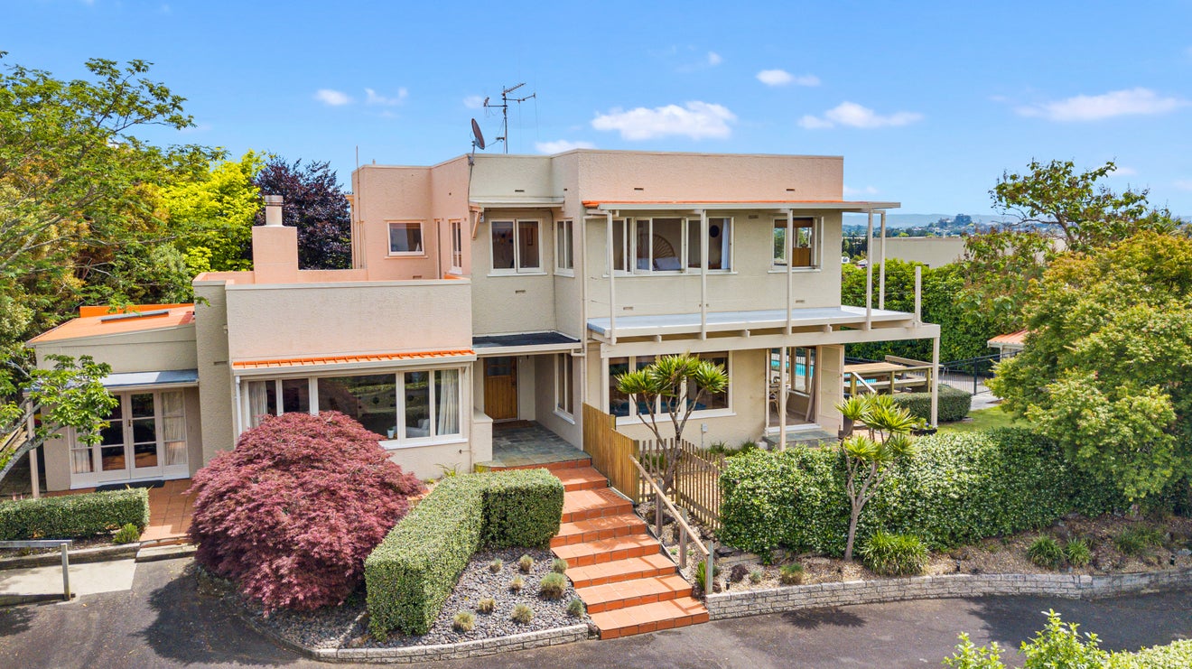 131 Lake Crescent, Hamilton Lake, Hamilton - Carousel 2