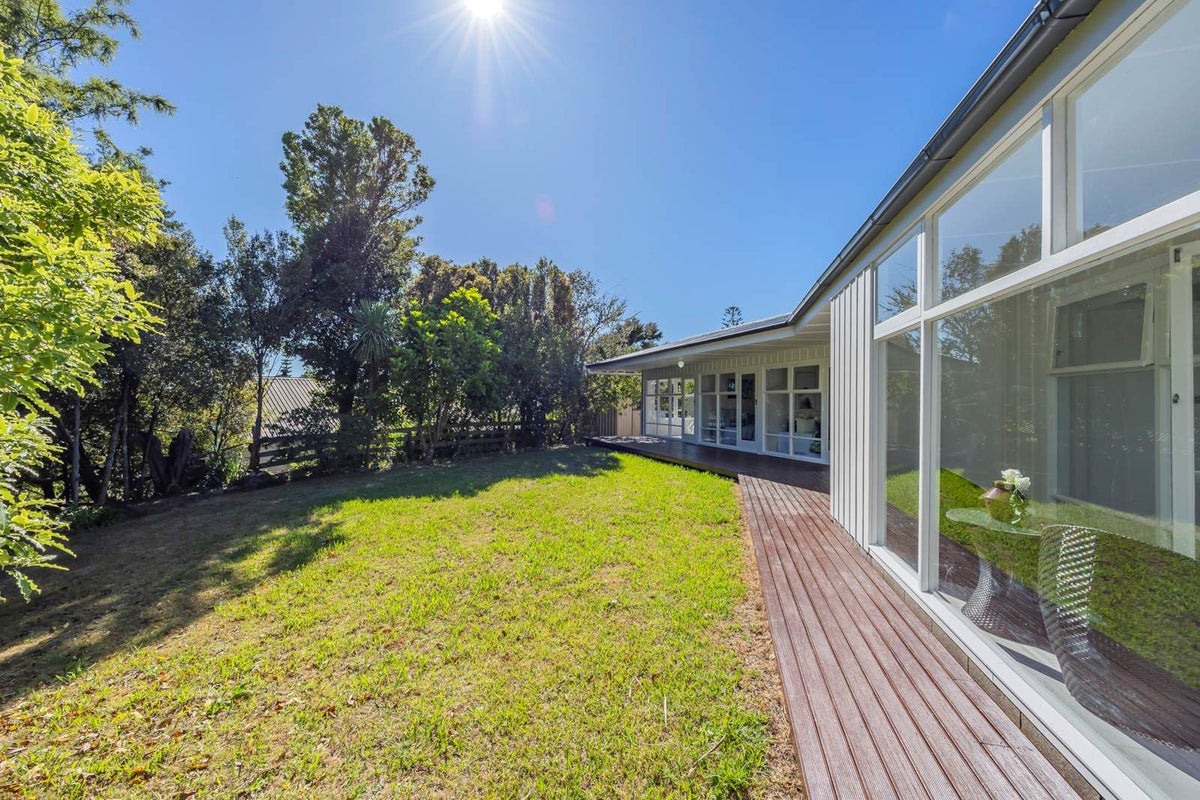 1/11 Anne McLean Drive, Bayview, Auckland - Carousel 22