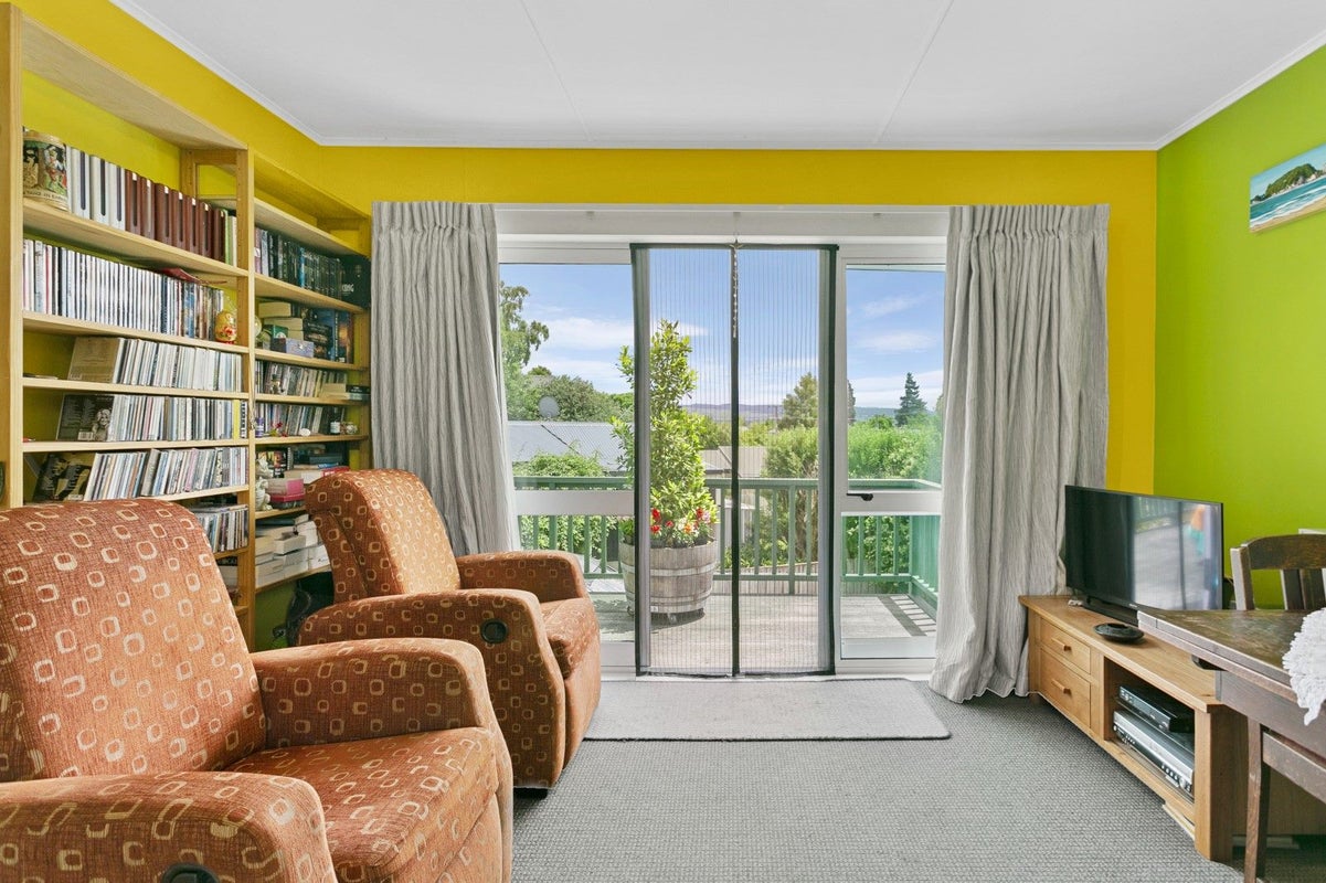 24 Charles Crescent, Rainbow Point, Taupo - Carousel 1