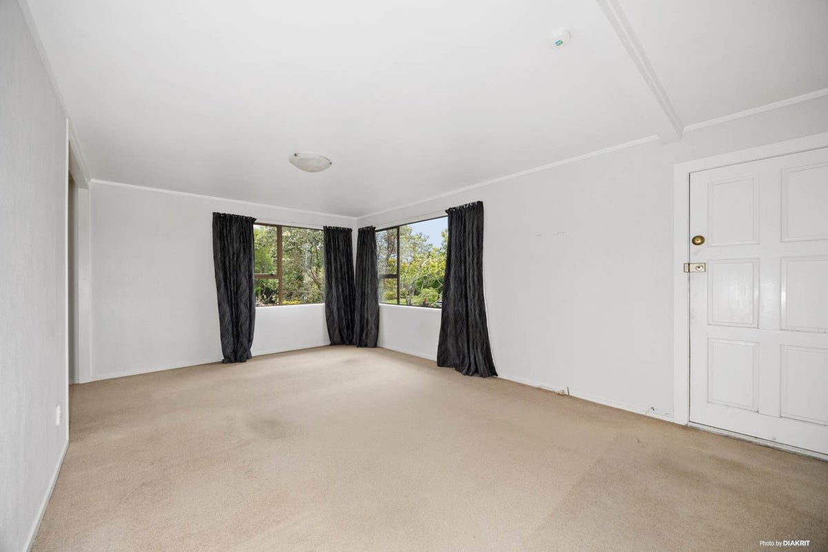 32 Granville Drive, Massey, Waitakere City, Auckland - Carousel 2