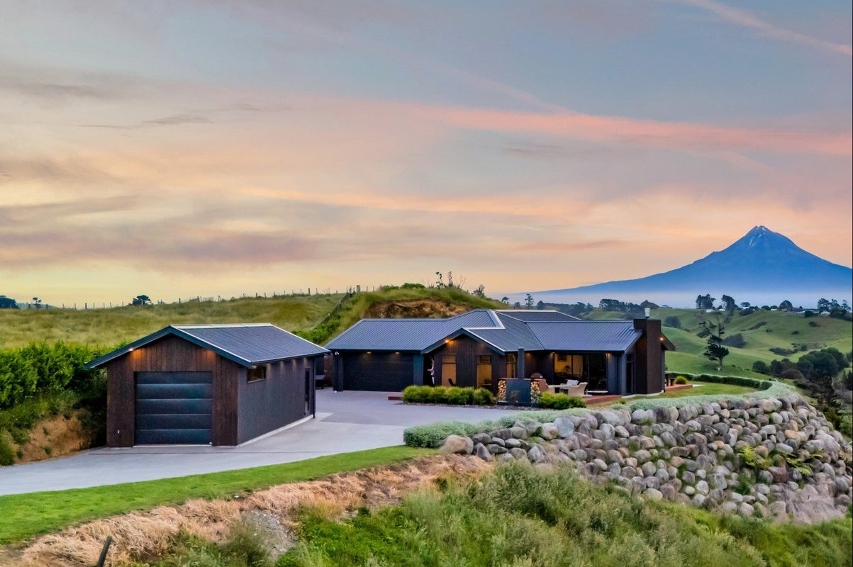 956 Richmond Road, Lepperton, New Plymouth - Carousel 1