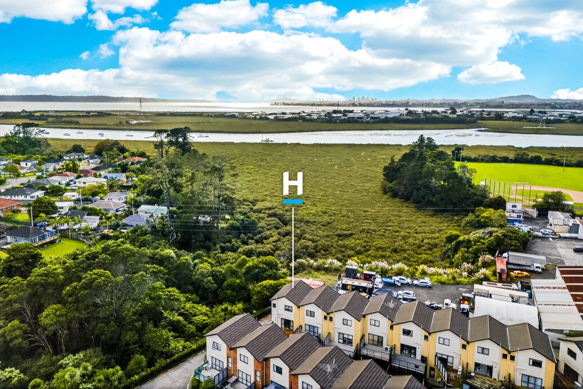 213/172 Mcleod Road, Te Atatu South, Auckland - Carousel 2