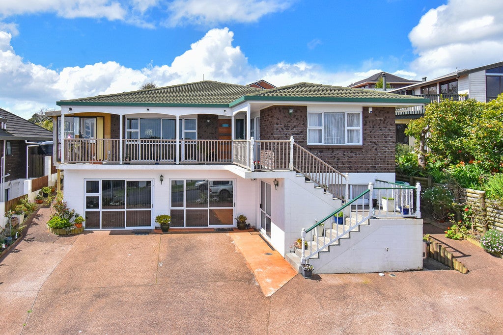 9 Sophora Place, Totara Heights, Auckland - Carousel 1